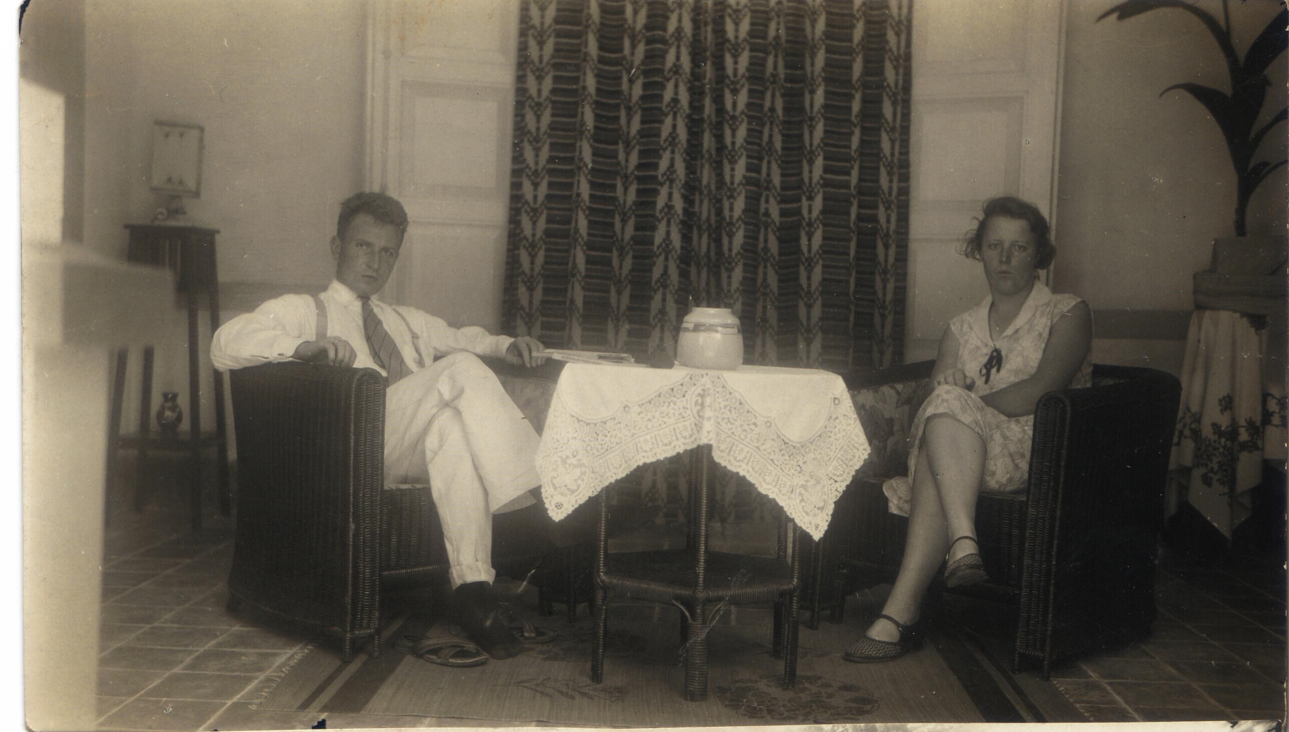 opa en oma Kreeftenberg 2e huis Padang Sidempoean 1932 - 2